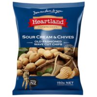 Packet of Heartland potato chips in sour cream and chives flavour, weighing 150 grams.