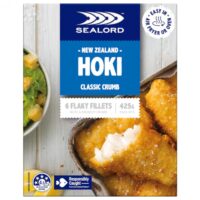Pack of Sealord Classic Crumb Hoki Fillets weighing 425g, featuring flaky fish fillets with a crunchy crumb coating.